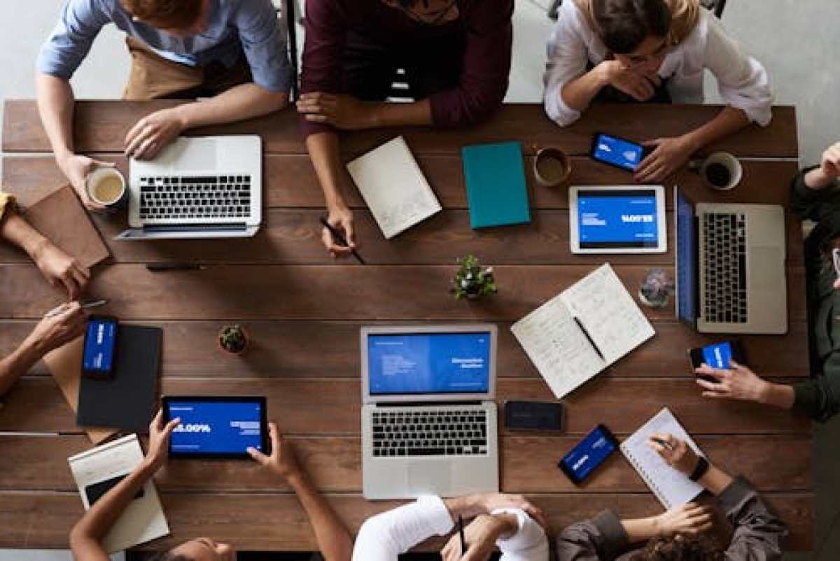 Web Application vs Mobile Application: Mana yang Tepat untuk Bisnis Anda?